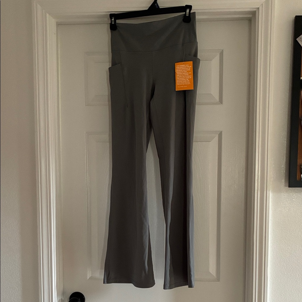 Avia Softsculpt Flare Pants in Light Green